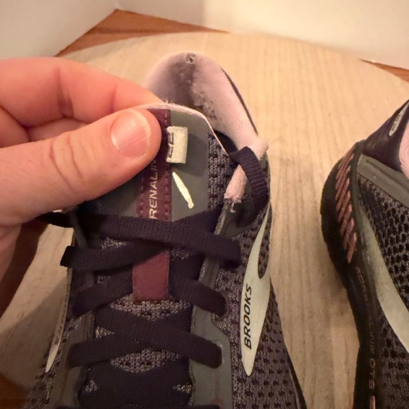 Brooks Adrenaline GTS 22 Women’s Running Shoes Gray Pink Size 8 B Medium Support - Picture 8 of 12